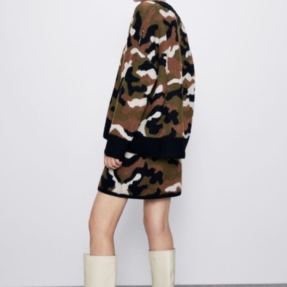 Zara Camouflage print sweater skirt.
NWT. Small - Picture 10 of 13